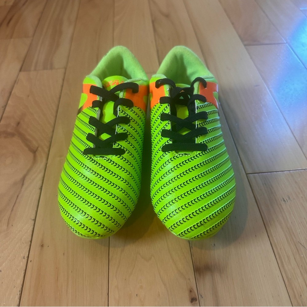 * NEW * Vibram Green and Black Sneakers with Textured Design